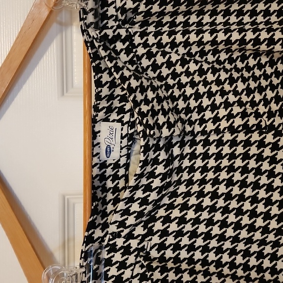 Houndstooth pixie cropped pants - Picture 3 of 3